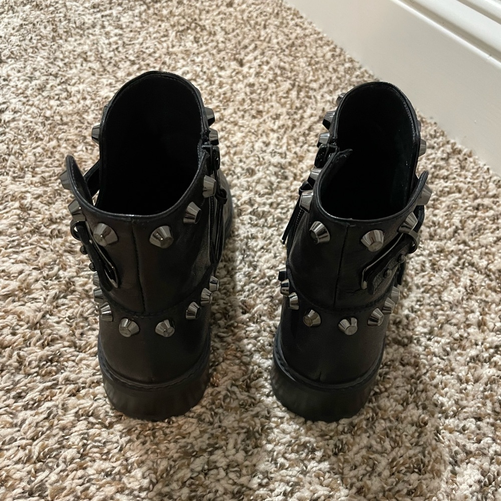 Stuart Weitzman Black Gowest Booties Size 7 - image 4